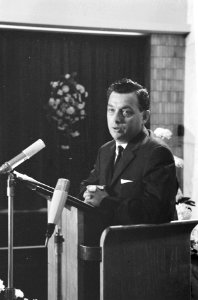 Uitreiking TV Prijs 61 aan Carel Enkelaar . Carel Enkelaar, Bestanddeelnr 913-0291