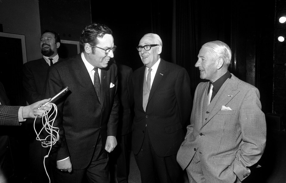 Uitreiking Prix de Joke 1970 . Links Piet Muyselaar en Willy Walden (rechts) met, Bestanddeelnr 923-3967