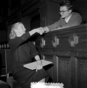Uitreiking Reina Prinsen Geerligsprijs in de Universiteit van Amsterdam. De beid, Bestanddeelnr 906-1302