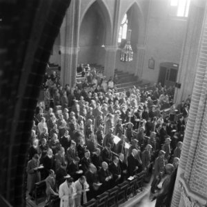 Uitvaart en herbegrafenis van Kees van Sambeek (alias Kees van Maas en Waal ), p, Bestanddeelnr 900-6683