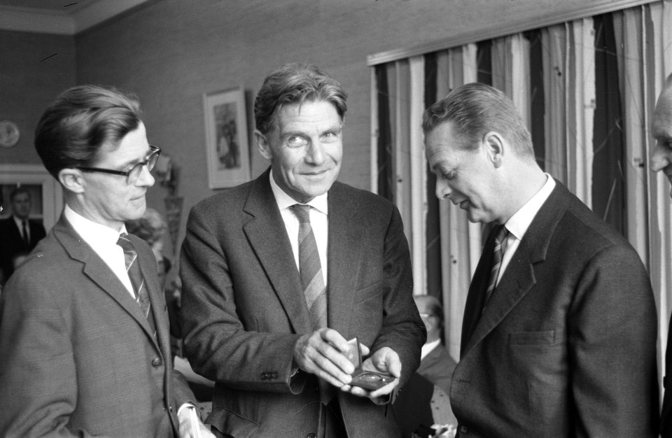 Uitreiking Prijs van de Luchtvaartjournalistiek in Den Haag. Van links naar rech, Bestanddeelnr 912-4634