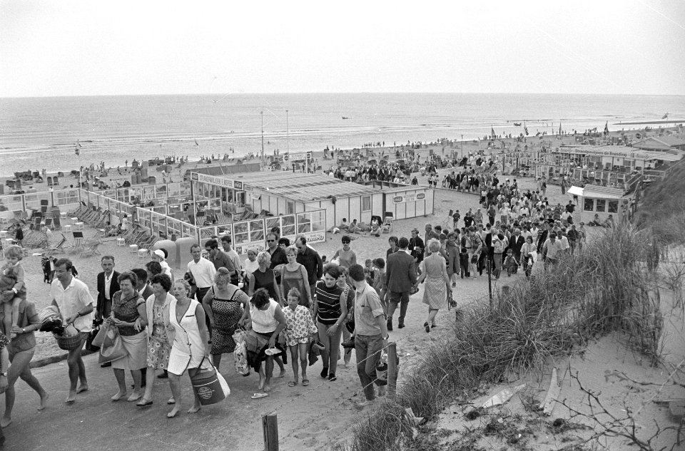 Uittocht op het strand bij Bloemendaal na een onweersbui, Bestanddeelnr 920-3224