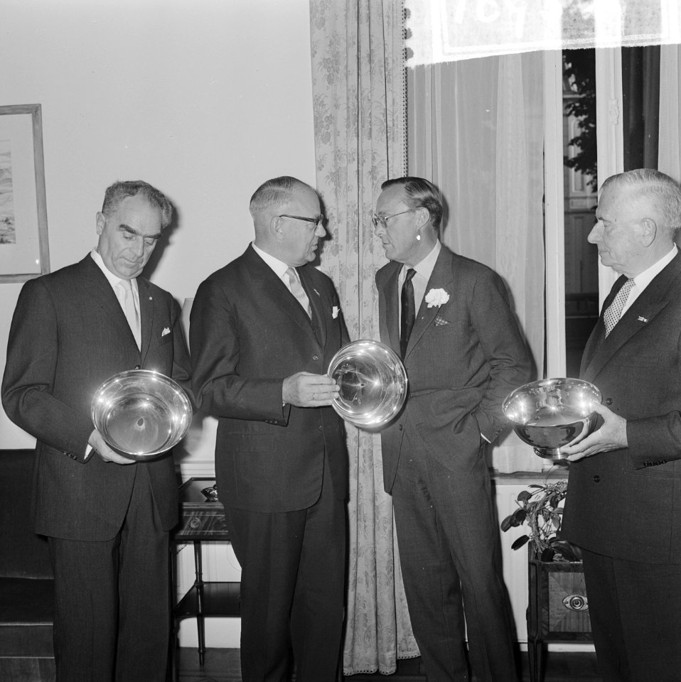 Uitreiking Peter Stuyvesant prijzen in het huis Amerika zaakgelastigde mr. Fishe, Bestanddeelnr 934-6439