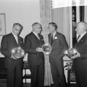 Uitreiking Peter Stuyvesant prijzen in het huis Amerika zaakgelastigde mr. Fishe, Bestanddeelnr 934-6439