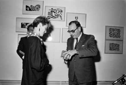 Uitreiking Prix de Rome en zilveren medaille aan respectievelijk Marjo Postma (l, Bestanddeelnr 933-1775
