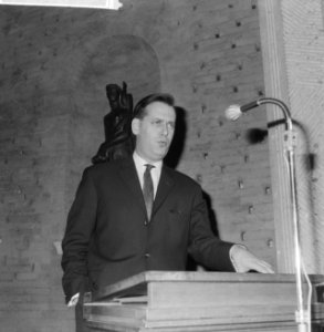 Uitreiking prijs voor beste kinderboek. Jan Blokker aan het woord, Bestanddeelnr 913-1011