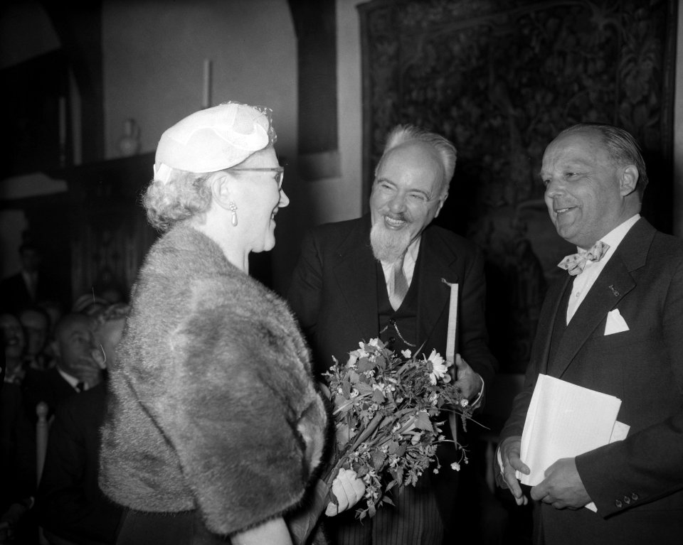 Uitreiking P. C. Hooftprijs door mr. H. J. Reinink aan professor dr. P. C. A. Geyl, Bestanddeelnr 909-5807