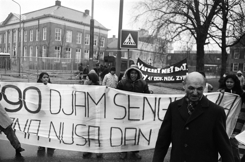 Uitspraak in proces tegen Zuidmolukse treinkapers in Assen ir. Manusama bij demo, Bestanddeelnr 928-4856