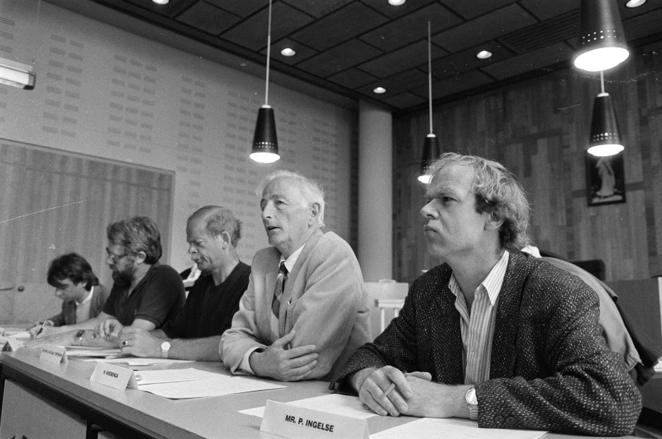 Uitspr. zaak Sticht Verbiedt de kruisraketten tegen Sta vd Biezen, ten Bals , B., Bestanddeelnr 933-6596
