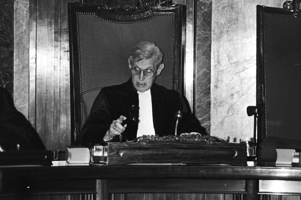 Uitspraak van de Hoge Raad in de zaak Menten President van de Hoge Raad Mr Moo, Bestanddeelnr 931-2561