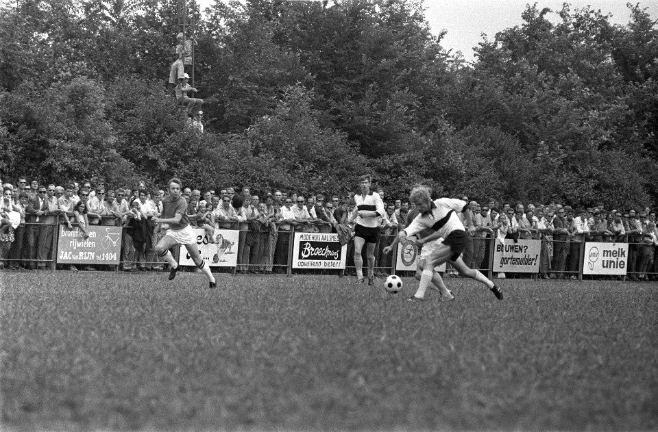 Uithoorn tegen Sneek 2-2 om Nederlands amateurkampioenschap, Bestanddeelnr 923-6126