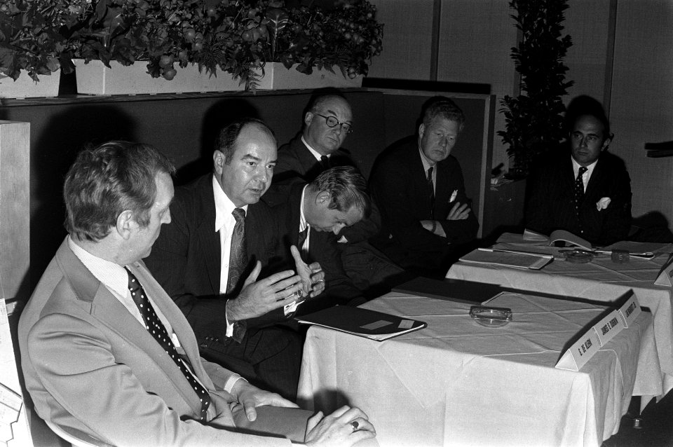 Uitleg over het te bouwen Mariott-hotel, tijdens de persconferentie, Bestanddeelnr 925-6775
