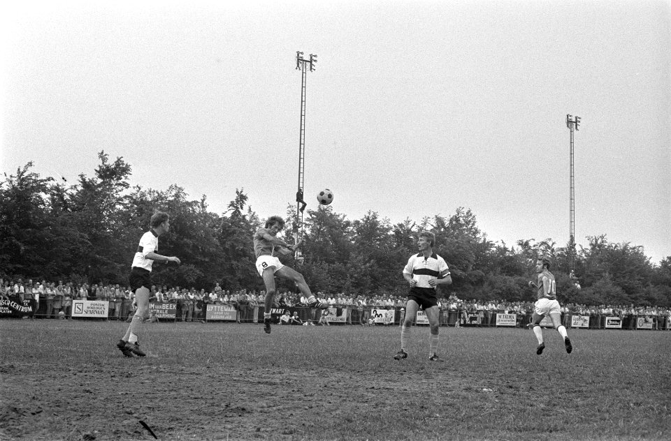 Uithoorn tegen Sneek 2-2 om Nederlands amateurkampioenschap, Bestanddeelnr 923-6121