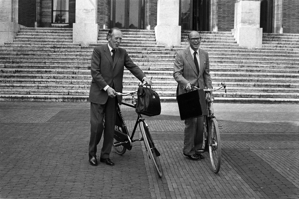 Uitspraak Hoge Raad in zaak Menten de advocaten van Menten, Van Heyningen en Mo, Bestanddeelnr 929-7472