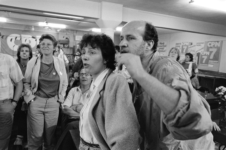 Uitslagen spanning op gezichten van CPN-fractie mevrouw Eshuis , Ina Brouwer ,, Bestanddeelnr 933-6619