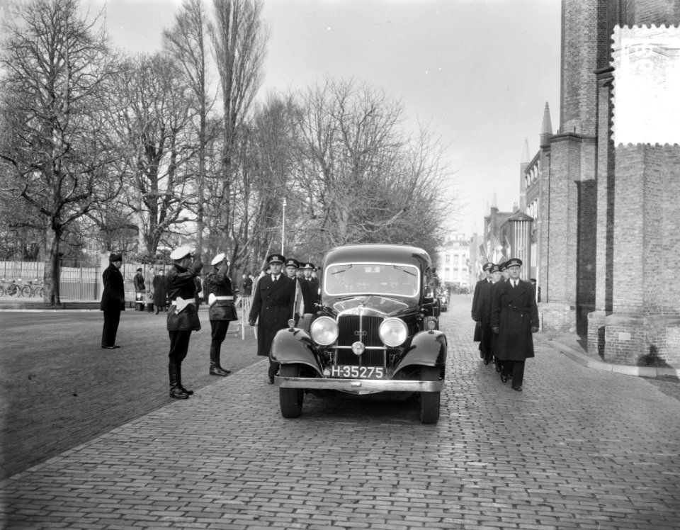 Uitvaart dr. Plesman , Den Haag, Bestanddeelnr 906-2292