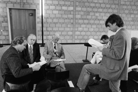 Uitspr. zaak Sticht Verbiedt de kruisraketten tegen Sta betrokkenen lezen vonnis, Bestanddeelnr 933-6597