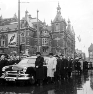 Uitvaart Cor Ruys uit Stadsschouwburg Amsterdam, Bestanddeelnr 905-3298