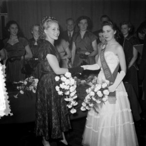 Uitroepen Fruitkoningin met Engelse fruitkoningin, Bestanddeelnr 905-3224