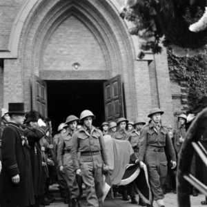 Uitvaart en herbegrafenis van Kees van Sambeek (alias Kees van Maas en Waal ), p, Bestanddeelnr 900-6681