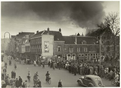 Uitslaande brand in de voedingsmiddelenfabriek van Gebe en Metz aan de Gasthuisvest 7. NL-HlmNHA 54010505