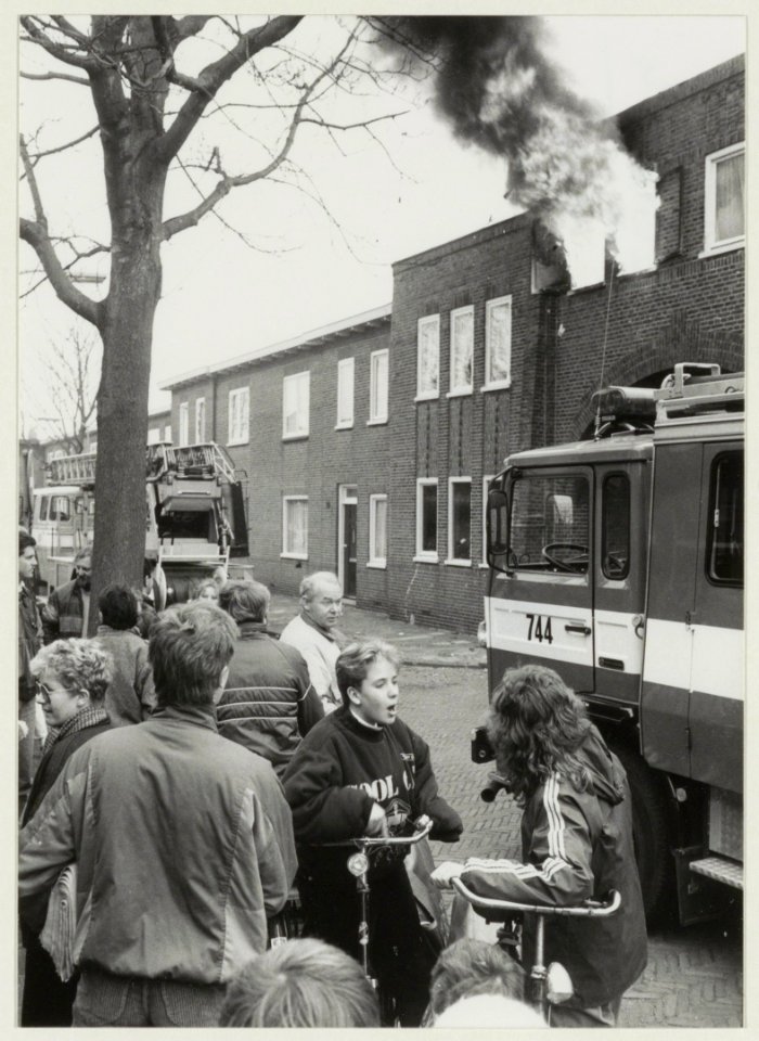 Uitslaande brand in een woning aan de Acaciastraat. NL-HlmNHA 54015501