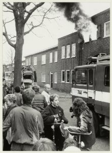 Uitslaande brand in een woning aan de Acaciastraat. NL-HlmNHA 54015501