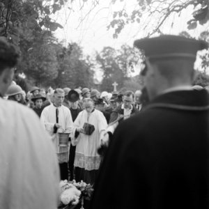 Uitvaart en herbegrafenis van Kees van Sambeek (alias Kees van Maas en Waal ), p, Bestanddeelnr 900-6678