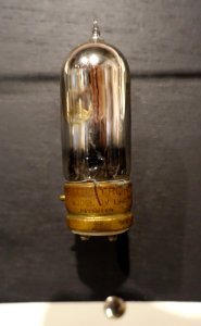UV199 Receiving Tube, RCA - General Electric, c. 1922 - National Electronics Museum - DSC00114