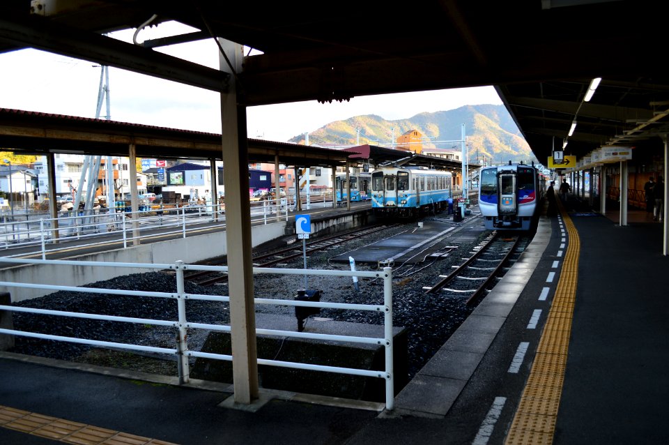 Uwajima Station, platform