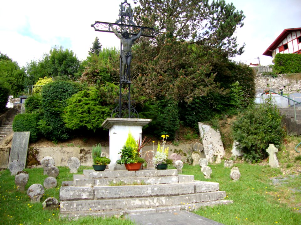 Ustaritz (Pyr-Atl., Fr) old part of cemetery with cemetery cross and discoidal steles