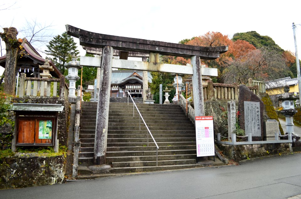Uwatsuhiko-jinja, torii-2