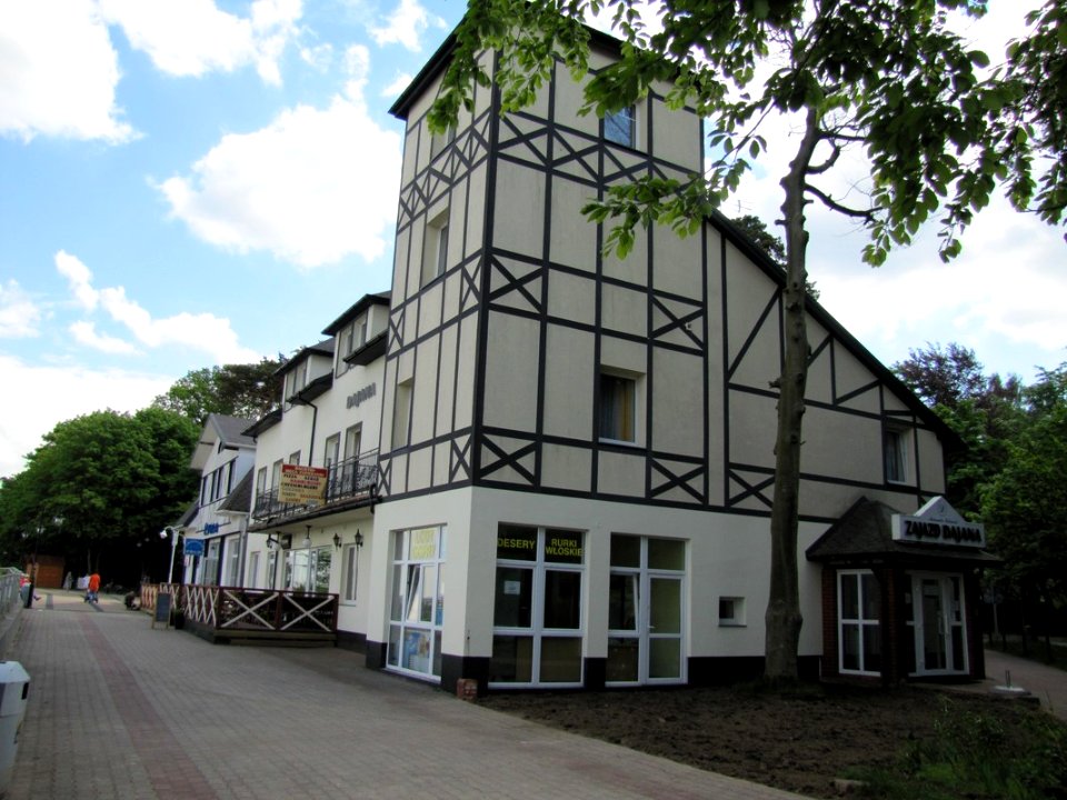 Ustka, ul. Chopina 9 - Zajazd Dajana 01