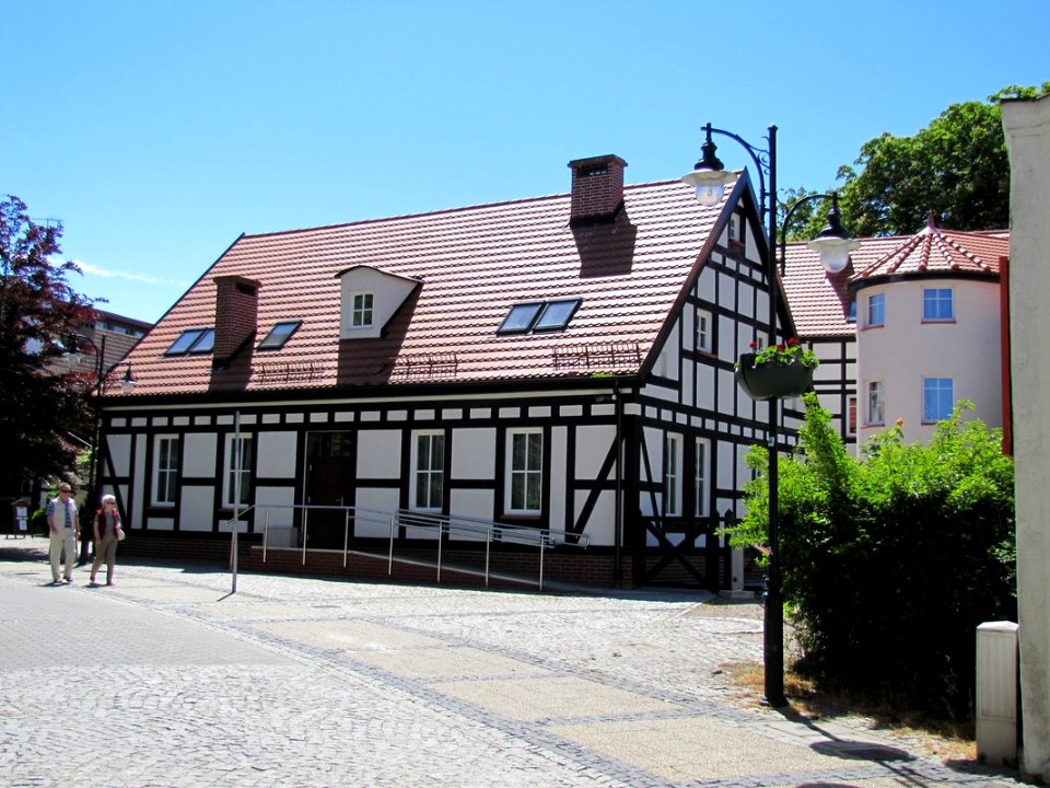 Ustka, ul. Marynarki Polskiej 8