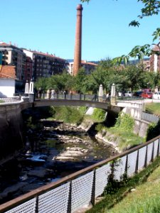 Urretxu y Zumarraga, separadas por el río Urola 02