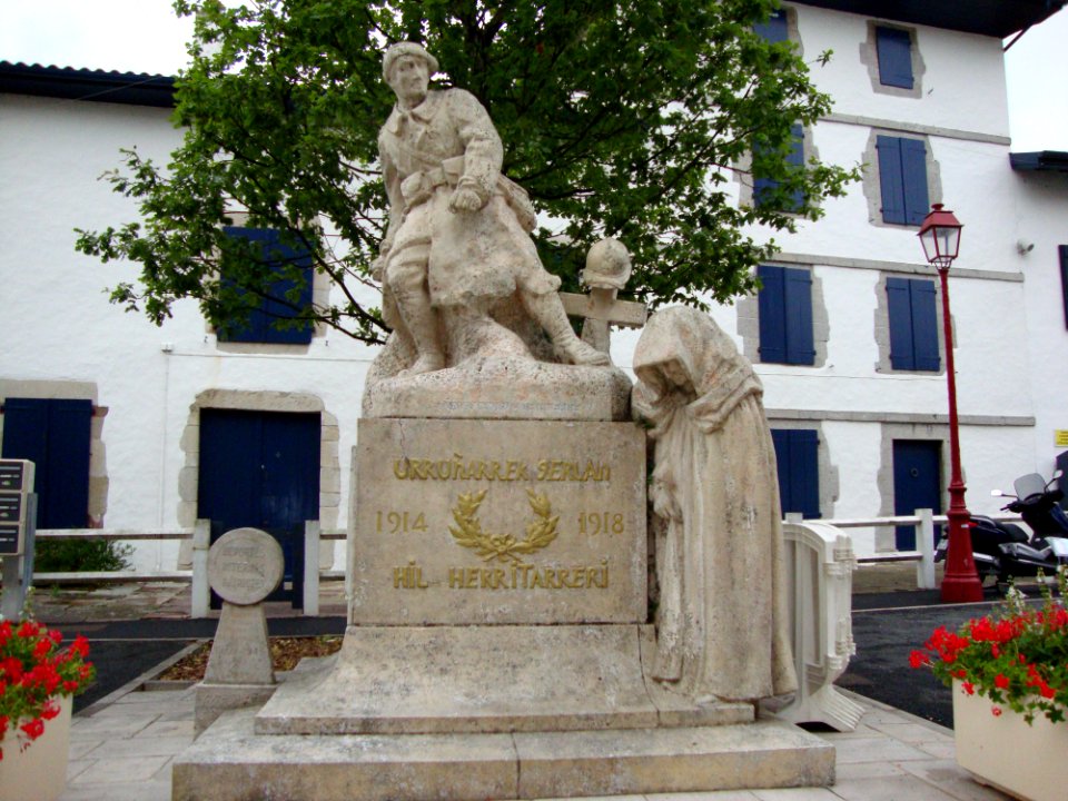 Urrugne (Pyr-Atl., Fr) Monument aux morts