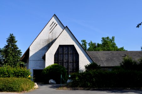 Usingen, Friedhof, Trauerhalle (1)