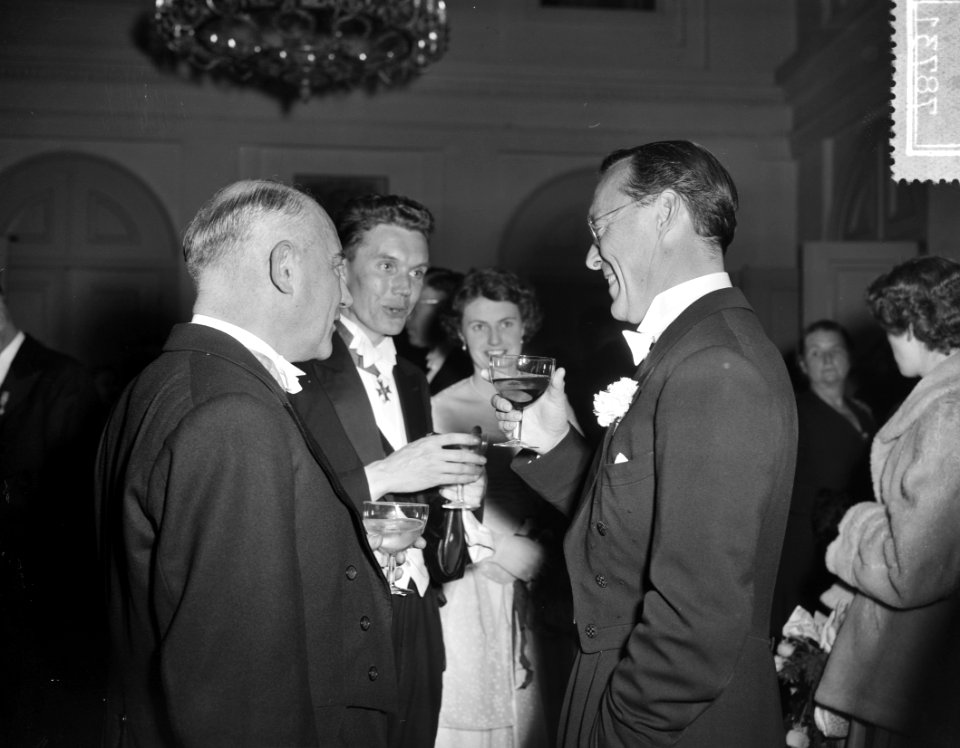 USC-lustrumspel Met koningin Juliana , Prins Bernhard en Prinses Beatrix, Bestanddeelnr 907-8731