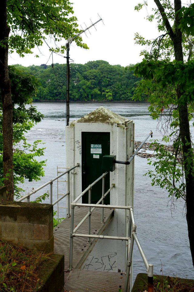 USGS Stream Gaging Station - Windsor Locks Canal State Park Trail - Suffield, Connecticut - DSC04347