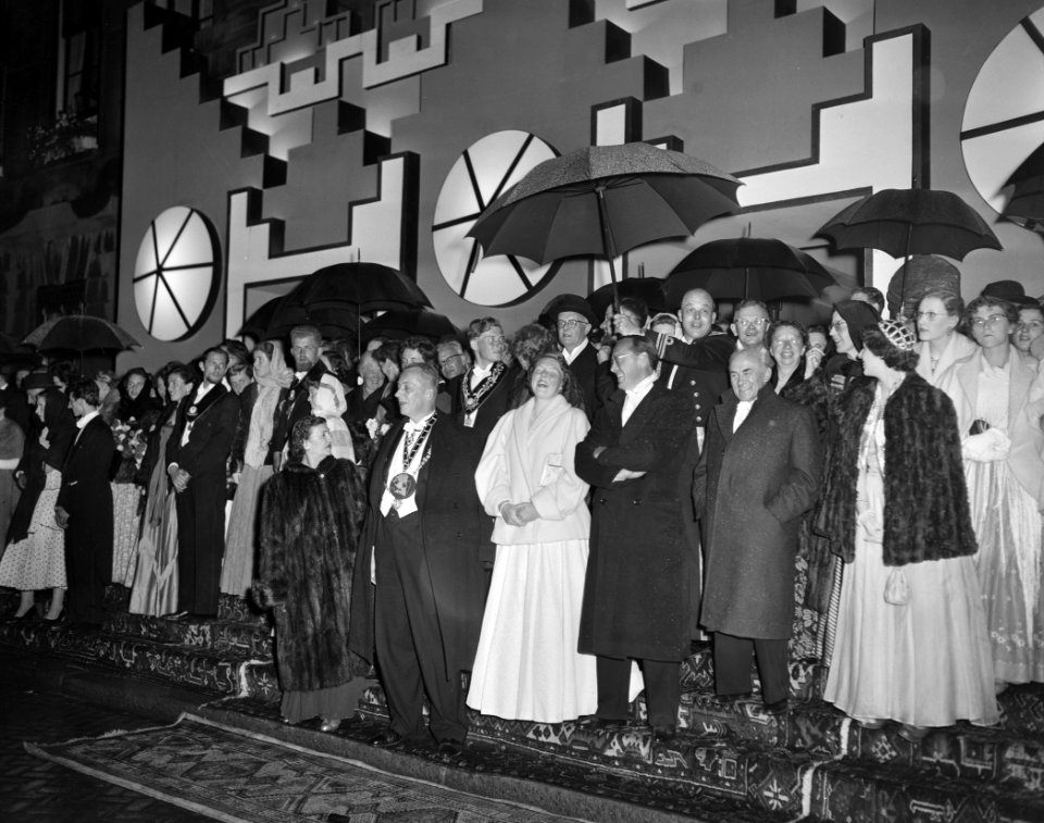 USC-lustrumspel Met koningin Juliana , Prins Bernhard en Prinses Beatrix, Bestanddeelnr 907-8718