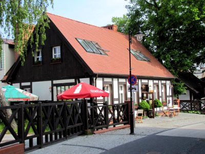 Ustka, ul. Kosynierów 13 - restauracja Pod Dębem 01