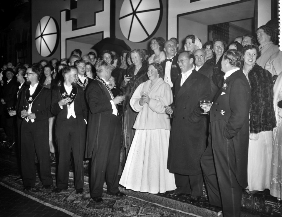 USC-lustrumspel Met koningin Juliana , Prins Bernhard en Prinses Beatrix, Bestanddeelnr 907-8730