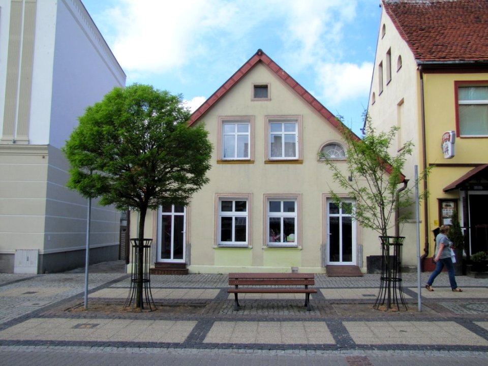 Ustka, ul. Marynarki Polskiej 18