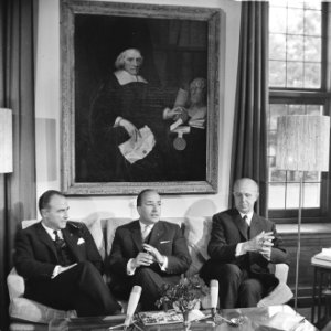 V.l.n.r. de Belgisch politicus en premier Paul Vanden Boeynants, de Nederlandse , Bestanddeelnr 919-6023