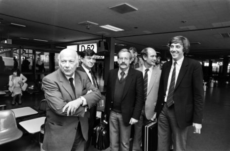 V.l.n.r. Dhr. Joop den Uyl (PvdA), dhr. Relus ter Beek (PvdA), dhr. De Vries (CD, Bestanddeelnr 932-6912