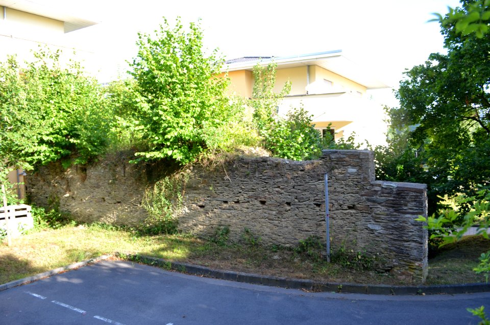 Usingen, Mozartstraße 5, Reste des Pavillions des Schlossgartens
