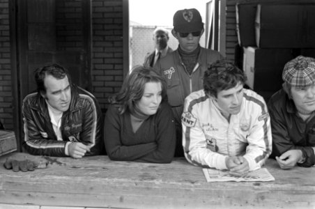 V.l.n.r. Clay Regazzoni (Zwitserland), Catherine Blaton (de echtgenote van Ickx), Bestanddeelnr 924-6609