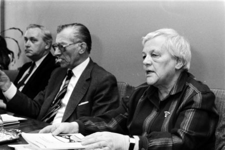 V.l.n.r. Cees Commandeur (FNV), Janssen (VNO) en mw. dr. H. Verwey-Jonker (voorz, Bestanddeelnr 932-5019