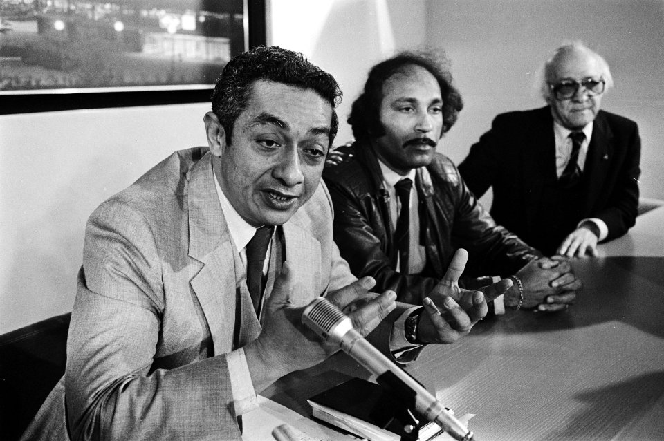 V.l.n.r. Chin A Sen, dhr. Nasrullah en Edgar Wijngaarde, Bestanddeelnr 932-4634