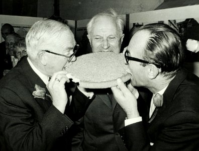 V.l.n.r. van Liemt, W.Cremers, P.O.F.M. Voskuilen, P.W. NL-HlmNHA 5400463916